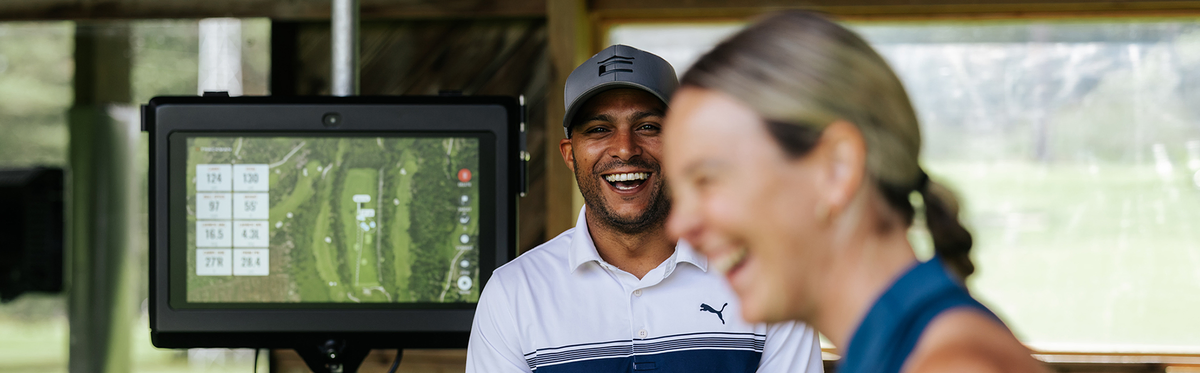 Smiling golfers_1920x1080